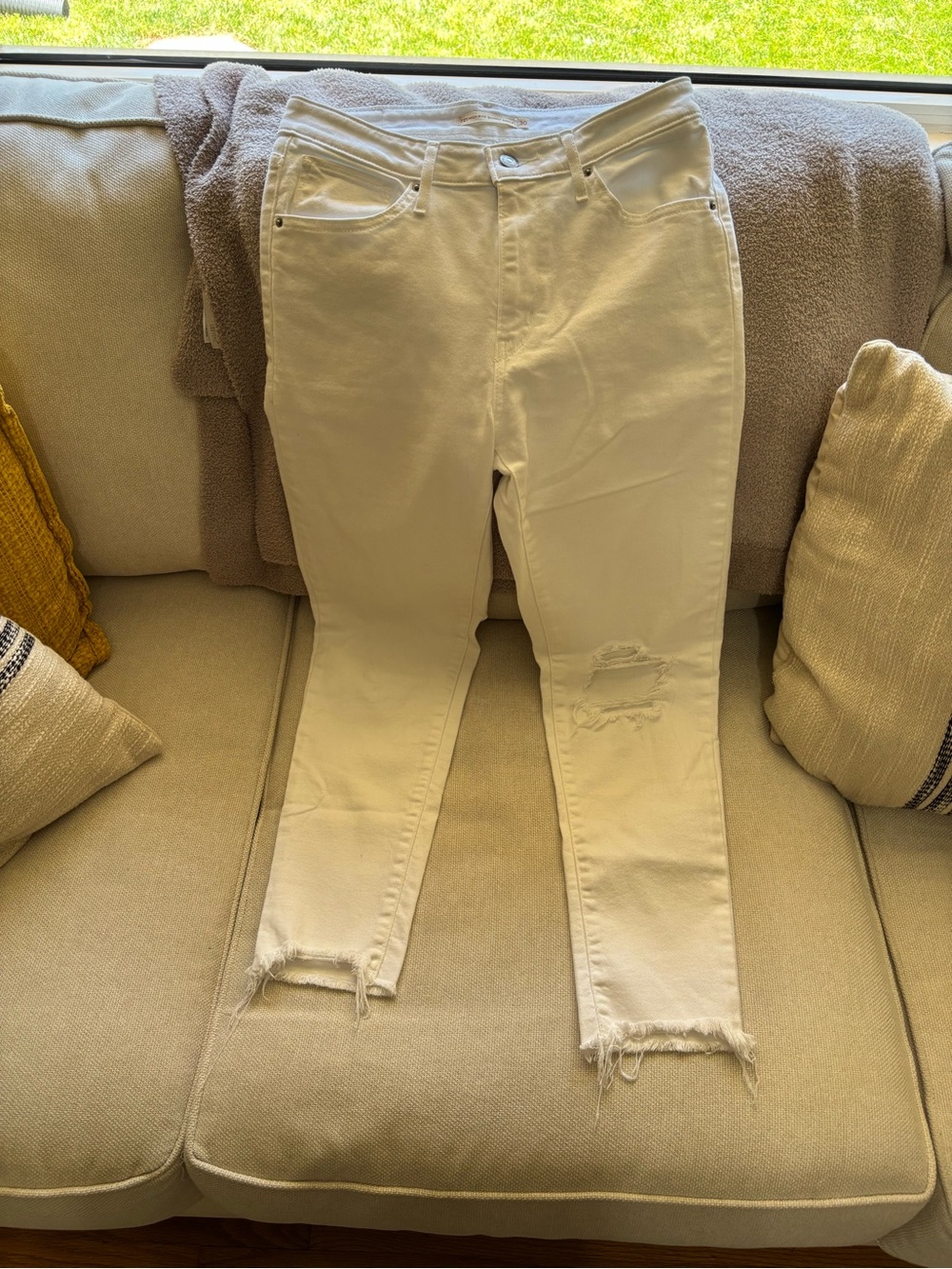 Women’s white Levi 721